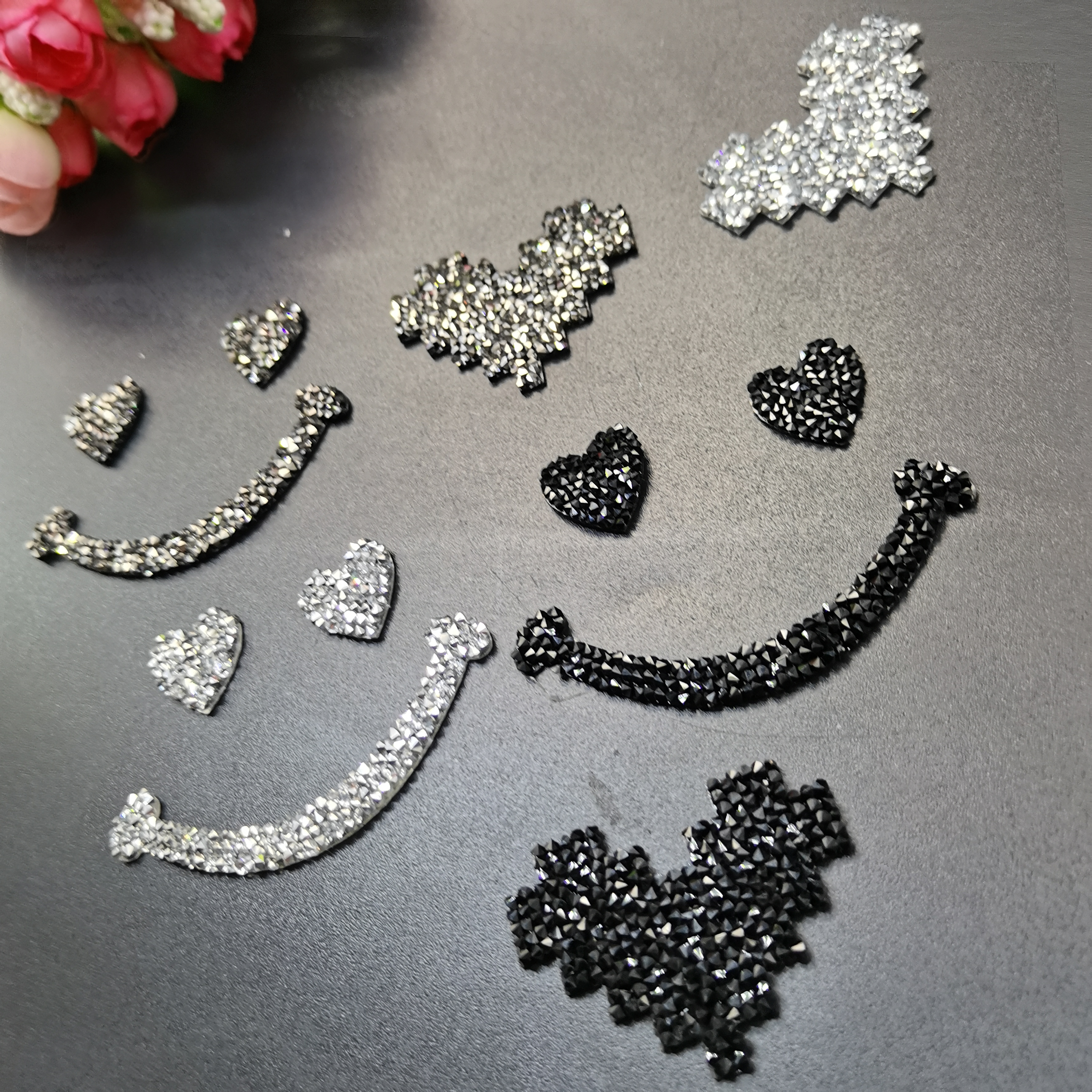 Hotfix Rhinestone Sheet - 새로운 3 색 반짝이 하트 스마일