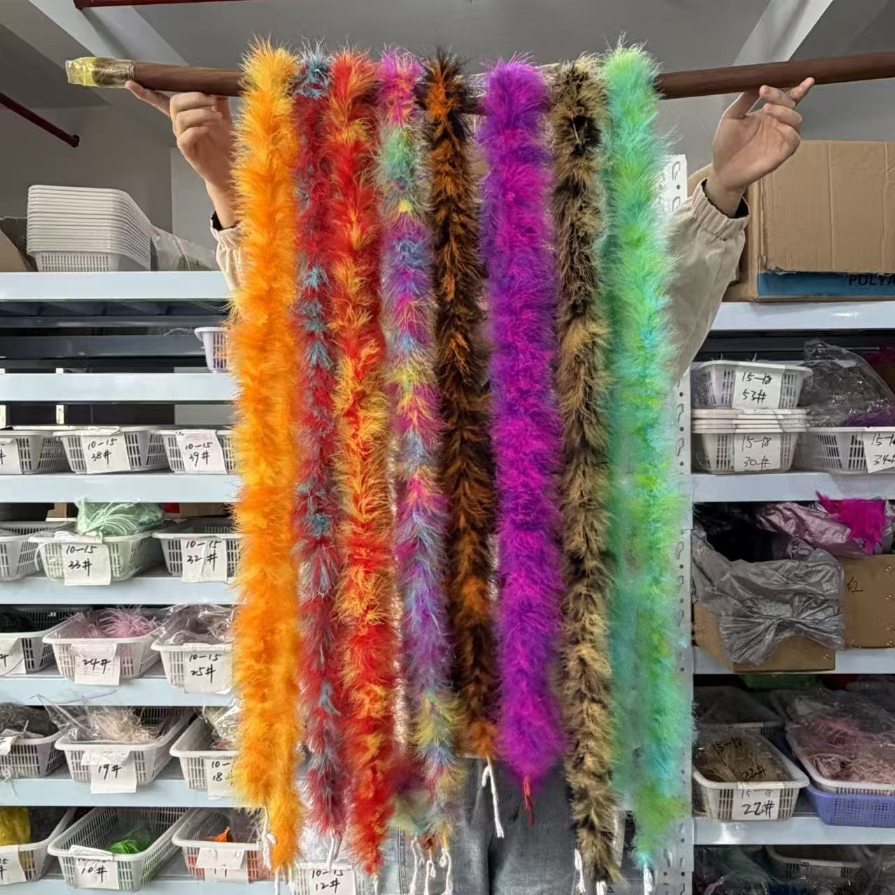 다채로운 색상의 2미터 마라부 깃털 보아, 리본 숄에  - Feather Trim Marabou 리뷰 및 가격